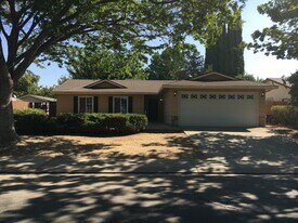 3712 Kelso Way in Modesto, CA - Building Photo