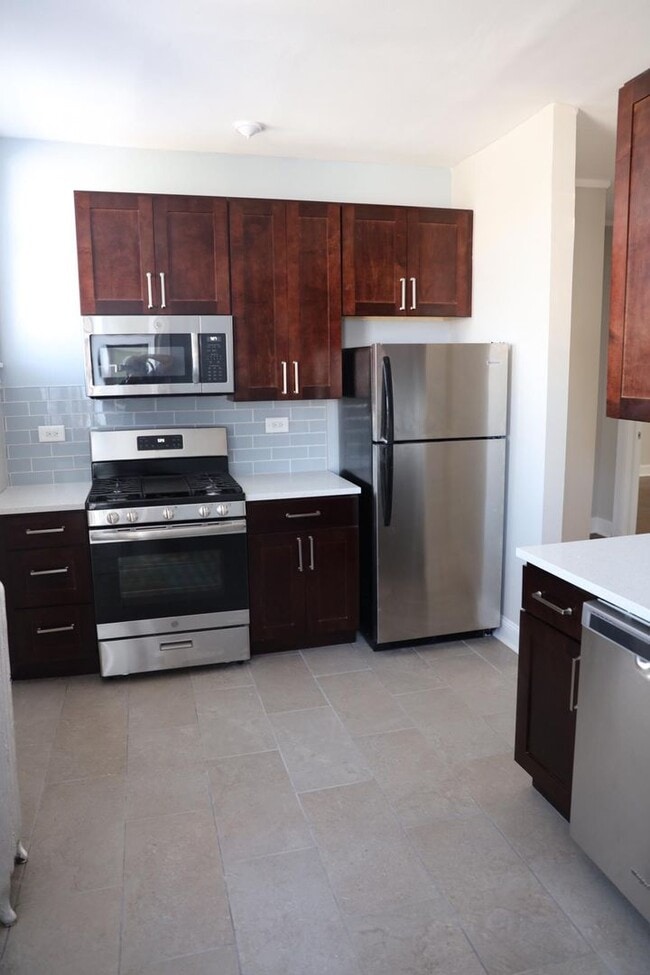 5646 N Ridge Ave in Chicago, IL - Building Photo - Building Photo