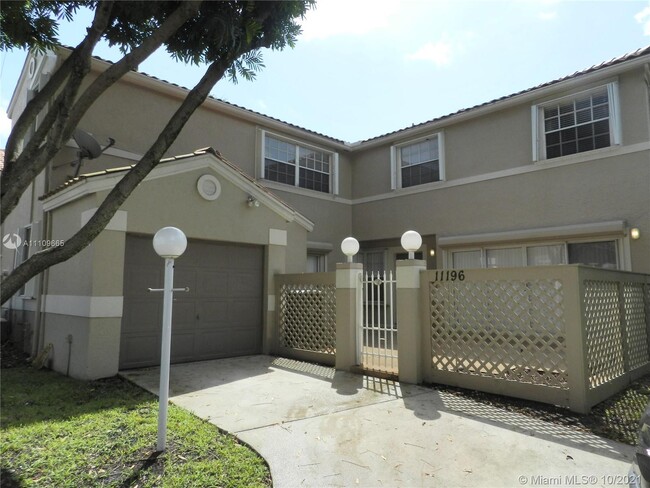 11196 Longboat Dr in Hollywood, FL - Building Photo - Building Photo