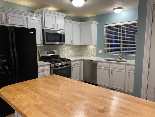 2011 SW Reunion Cir in Ankeny, IA - Foto de edificio - Building Photo