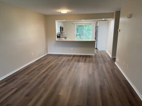 565A Thrush Ct in Yardley, PA - Building Photo - Building Photo