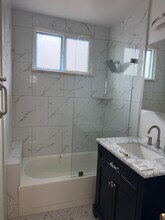 701 Indiana Ave in Venice, CA - Foto de edificio - Building Photo