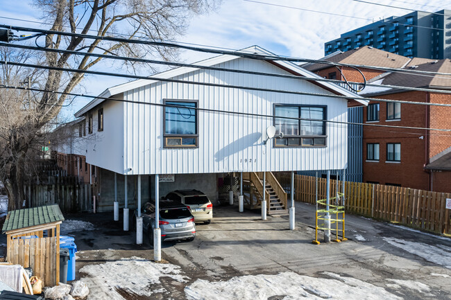 1921 St Laurent Blvd in Ottawa, ON - Building Photo - Building Photo