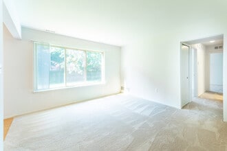 Ashbury Place Apartments in Trenton, MI - Building Photo - Building Photo