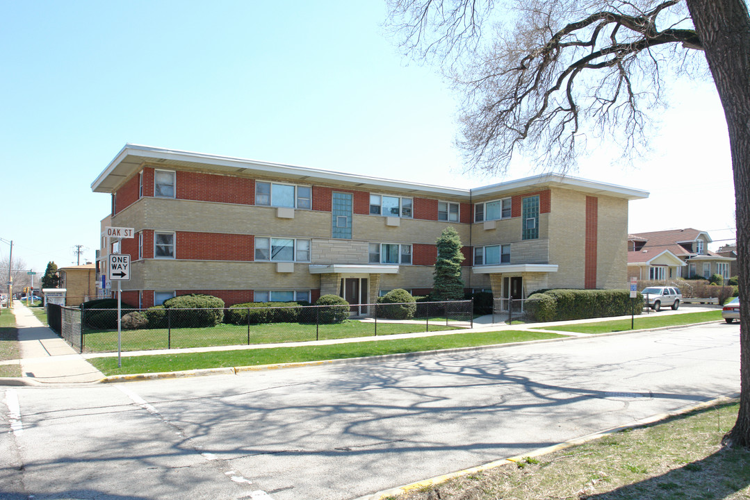 9121-9125 W Grand Ave in Franklin Park, IL - Building Photo