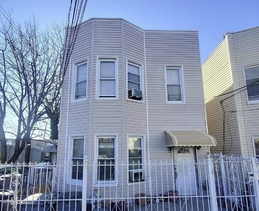 property at 1653 Holland Ave