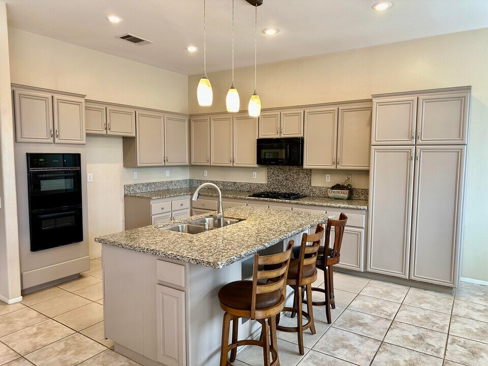 79120 Kristen Ct in La Quinta, CA - Building Photo