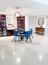 9735 NW 52nd St in Doral, FL - Building Photo - Building Photo