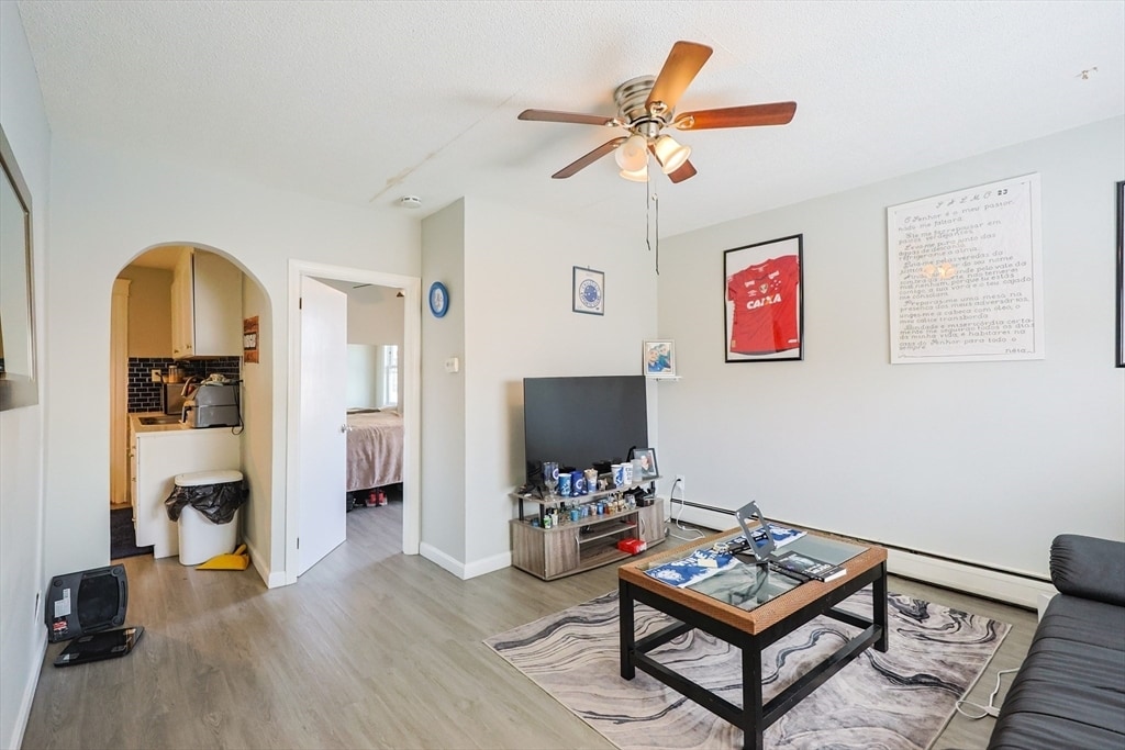 104 Oak St in Fall River, MA - Building Photo