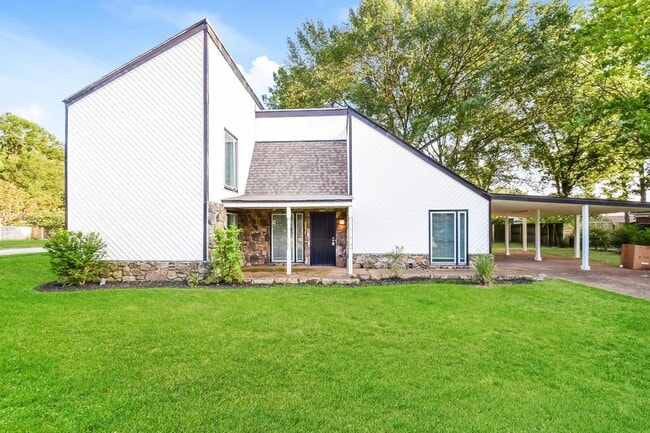5825 Lynnfield Cove
