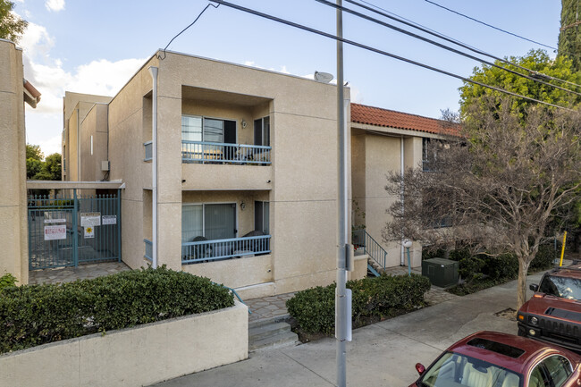 Villa Lorena in Tarzana, CA - Foto de edificio - Building Photo