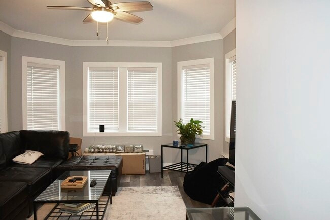 property at 1417 W Hutchinson St