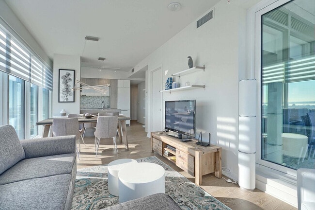 1215 Rue Saint-Antoine O