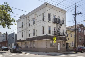 236 New York Ave in Jersey City, NJ - Foto de edificio - Building Photo