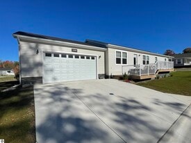 1399 Horizon Dr in Traverse City, MI - Building Photo