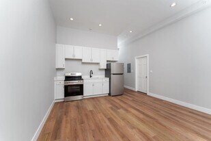1219 W Devon Ave in Chicago, IL - Building Photo