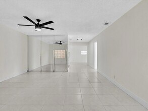 6661 Meade St in Hollywood, FL - Building Photo - Building Photo