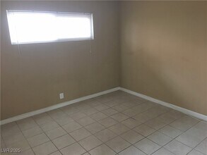 5248 Pebble Beach Blvd, Unit B in Las Vegas, NV - Building Photo - Building Photo