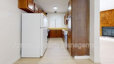 203 E Arbor Ave in Bismarck, ND - Foto de edificio - Building Photo