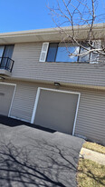 317 Whidah Ct in Schaumburg, IL - Building Photo