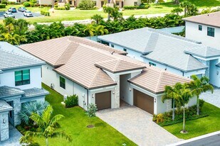 8330 Essex Country Clb Dr in Boca Raton, FL - Building Photo