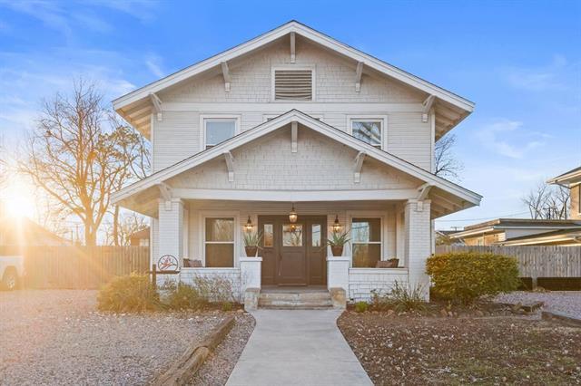 915 N Center St in Bonham, TX - Building Photo