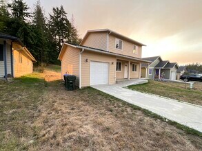 1710 W 11th St in Port Angeles, WA - Building Photo - Building Photo