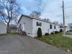 589 1st Ave in Troy, NY - Building Photo