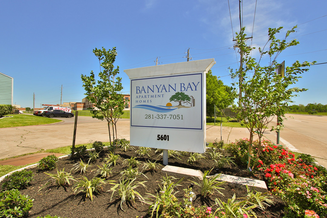 Banyan Bay Apartment Homes in Dickinson, TX - Building Photo