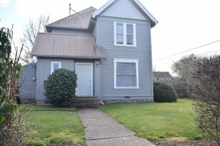 805-807 SW 5th St in Corvallis, OR - Building Photo