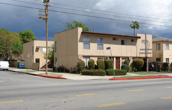 13959 Vanowen St in Van Nuys, CA - Building Photo - Building Photo