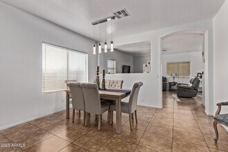 6928 S 50th Dr in Phoenix, AZ - Building Photo - Building Photo
