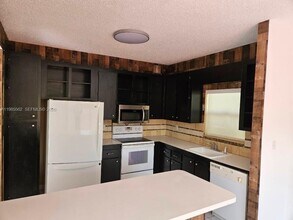 6706 SW 152nd Ct in Miami, FL - Building Photo - Building Photo