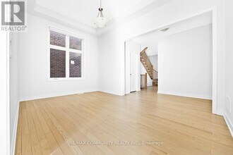 1039 Thompson Dr in Oshawa, ON - Building Photo - Building Photo