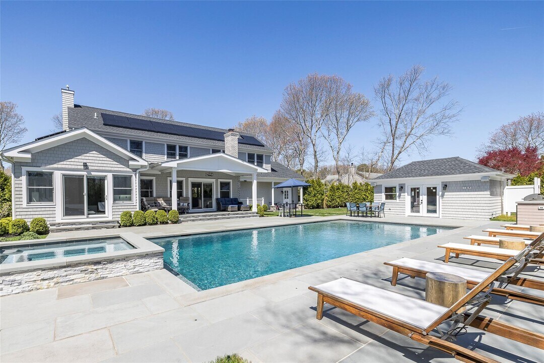 9 Jennifers Path in Westhampton Beach, NY - Building Photo