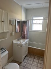 1 Heath St, Unit Apt B in Waterville, ME - Foto de edificio - Building Photo