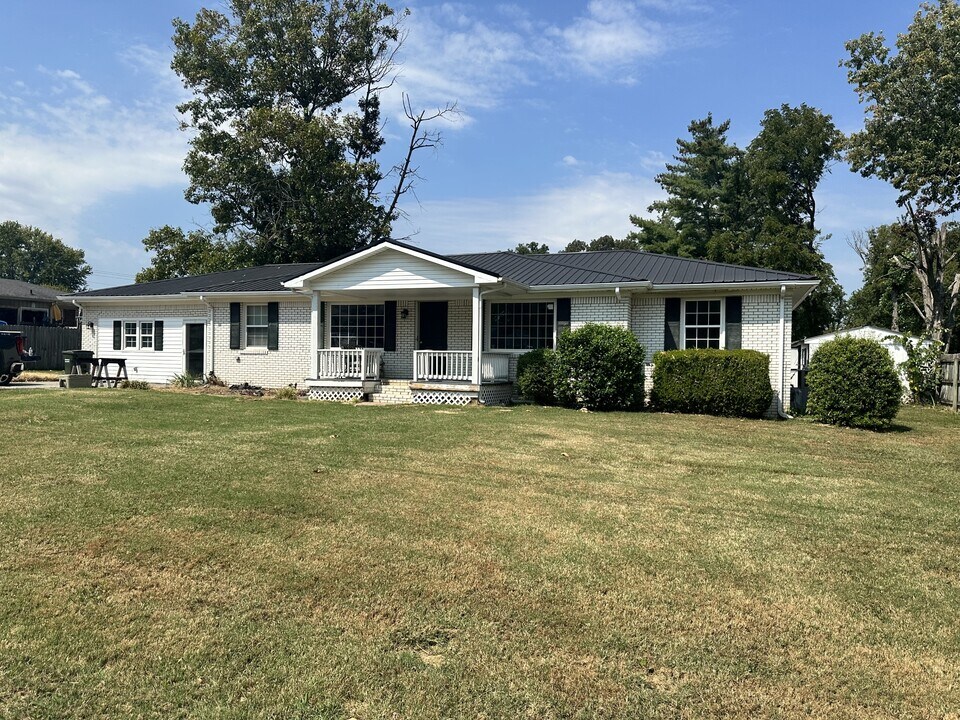 802 Oak Hurst Dr in Hopkinsville, KY - Building Photo