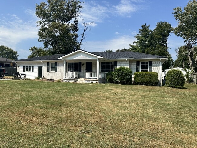 property at 802 Oak Hurst Dr