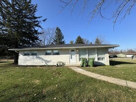 601 Kenny Ln in Marysville, OH - Building Photo