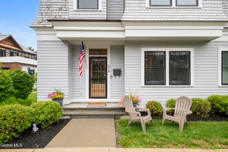 37 White St in Saratoga Springs, NY - Building Photo - Building Photo