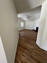 1024 Michelle Ct in Hanford, CA - Building Photo - Building Photo