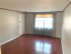 100 Upton St in New Britain, CT - Building Photo - Building Photo