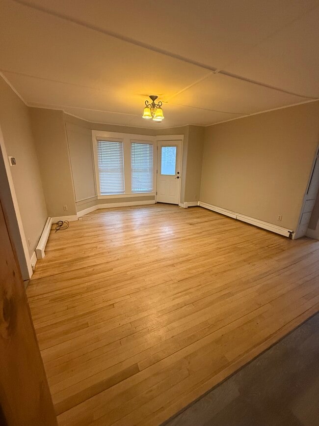 58 Rumford St, Unit 1 in Concord, NH - Building Photo - Building Photo