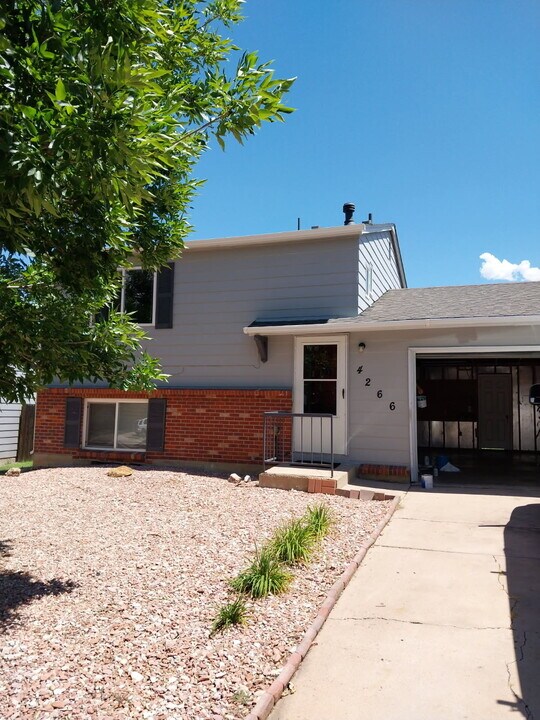4266 S Quintero Way in Aurora, CO - Building Photo