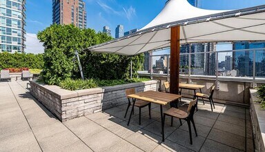 522 W 37th St in New York, NY - Building Photo - Building Photo