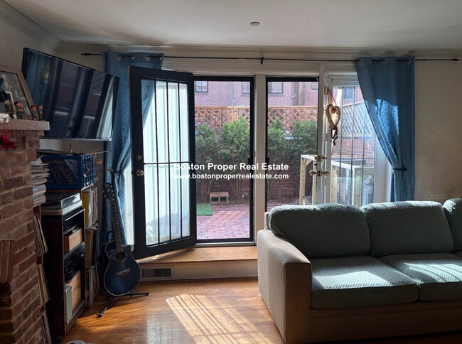 331 Beacon St, Unit 1 in Boston, MA - Building Photo - Building Photo