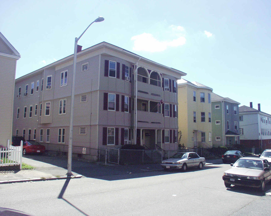 25 Suffield St in Worcester, MA - Building Photo