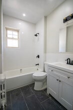 840 Seaman Ave E, Unit 2E in North Baldwin, NY - Building Photo - Building Photo