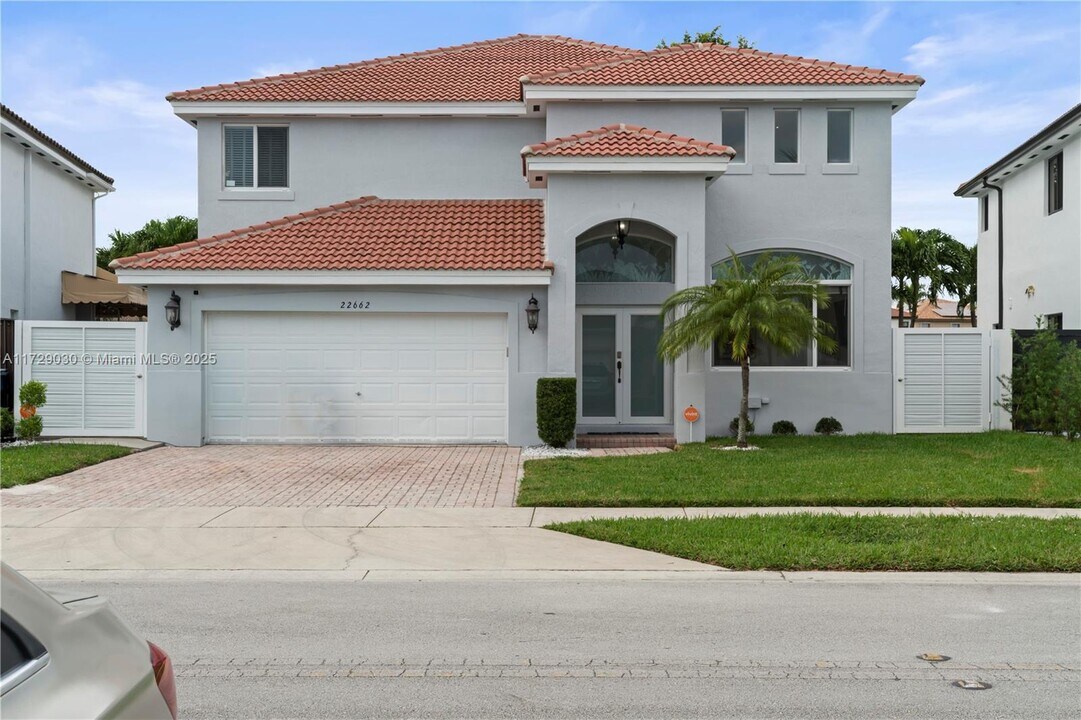 22662 SW 103rd Ct in Cutler Bay, FL - Building Photo