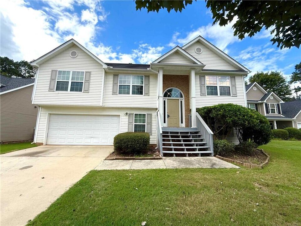 3683 White Pine Rd in Snellville, GA - Foto de edificio